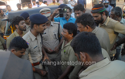 Auto drivers protest at mangalore railway stations